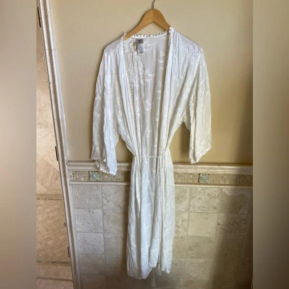 In Bloom Robe - Picture 1 of 2